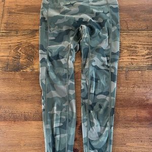 Small active green camo leggings